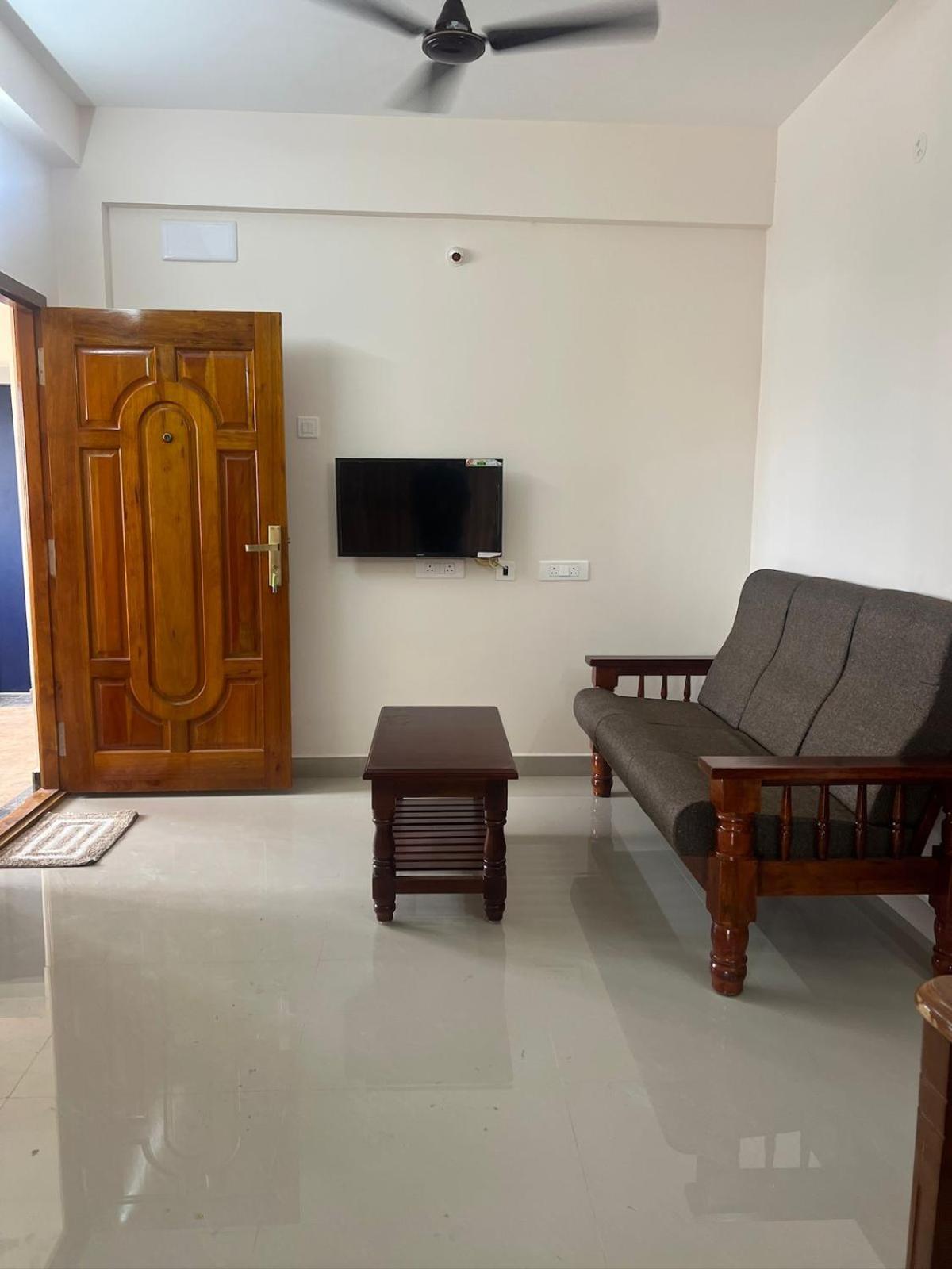 Aishwaryam Service Apartment Chennai Luaran gambar