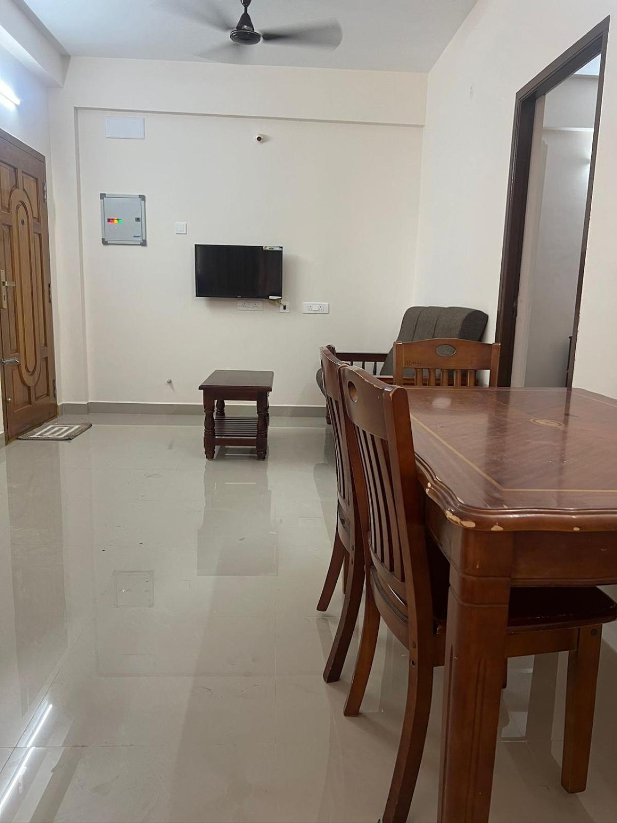 Aishwaryam Service Apartment Chennai Luaran gambar